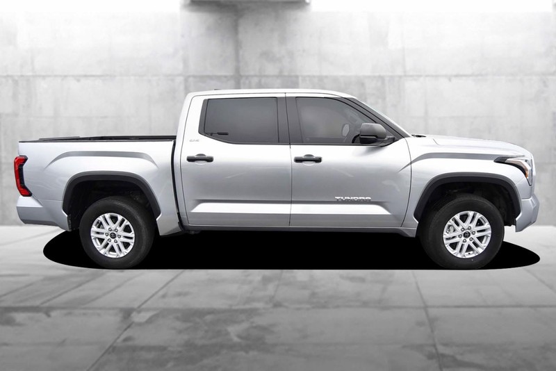 Toyota Tundra 4WD Vehicle Full-screen Gallery Image 5