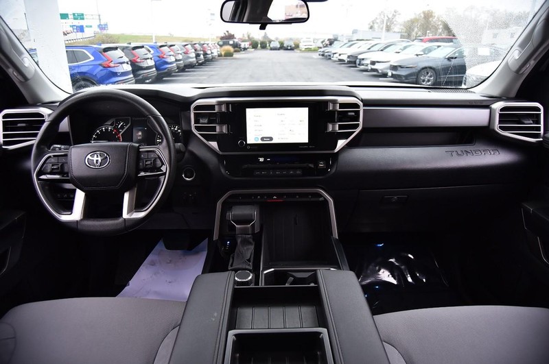 Toyota Tundra 4WD Vehicle Full-screen Gallery Image 8