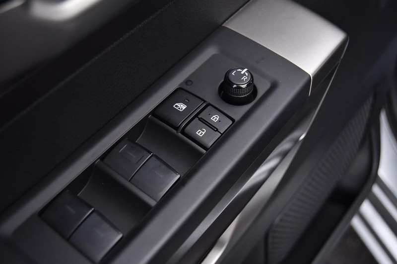 Toyota Tundra 4WD Vehicle Full-screen Gallery Image 9