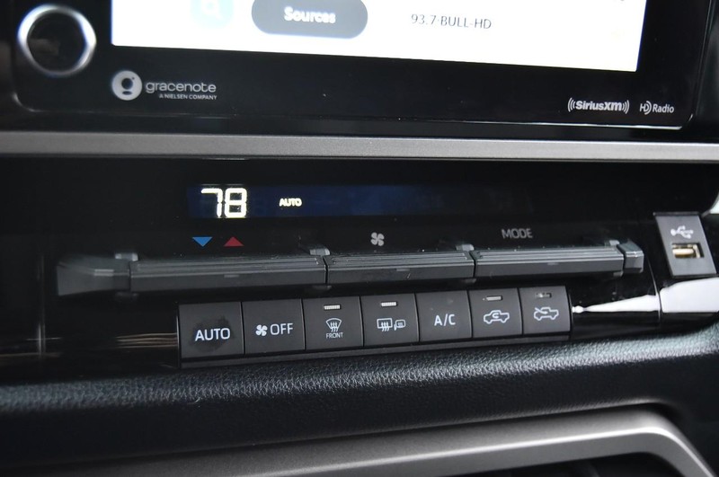 Toyota Tundra 4WD Vehicle Full-screen Gallery Image 14