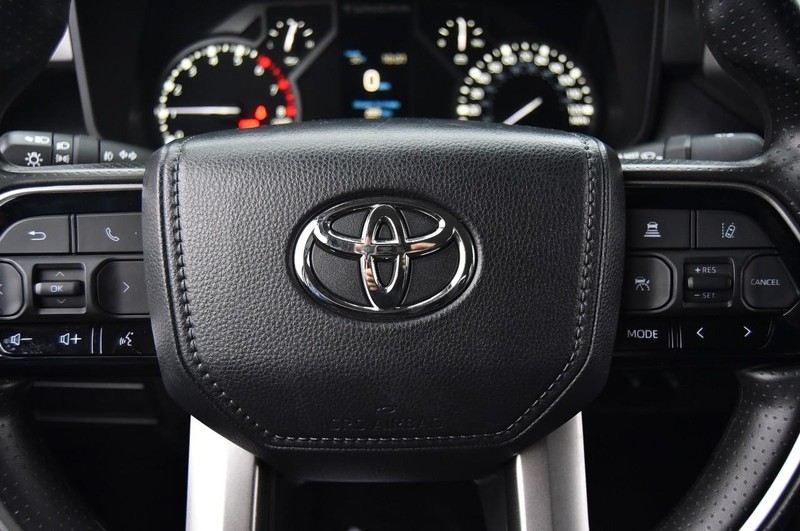 Toyota Tundra 4WD Vehicle Full-screen Gallery Image 18