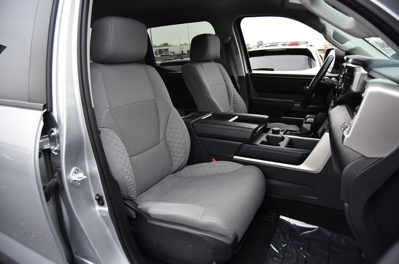 Toyota Tundra 4WD Vehicle Full-screen Gallery Image 20