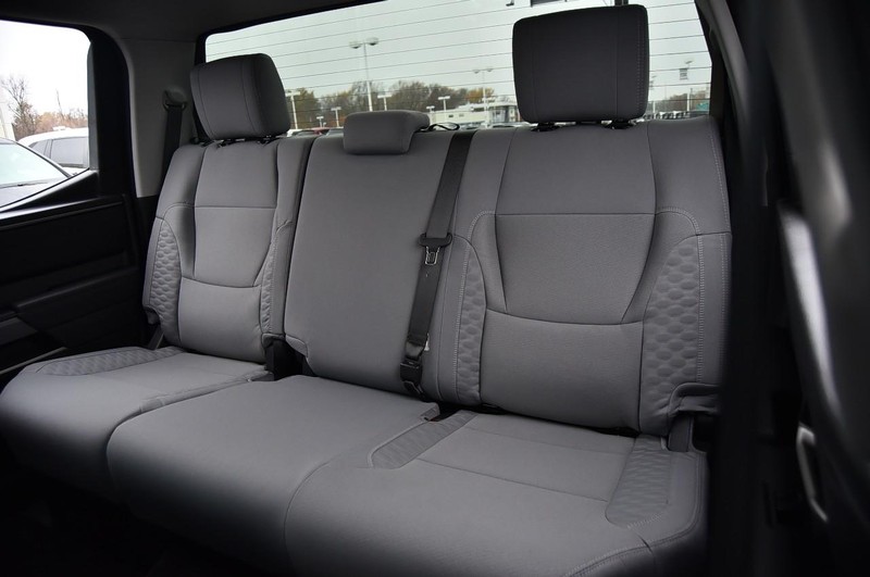 Toyota Tundra 4WD Vehicle Full-screen Gallery Image 21