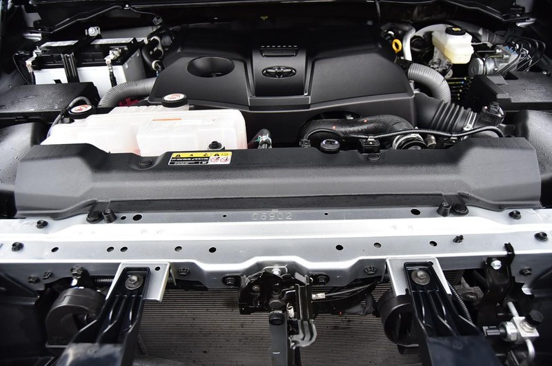 Toyota Tundra 4WD Vehicle Full-screen Gallery Image 23