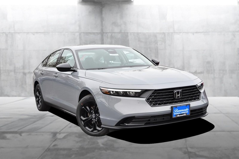 Honda Accord Sedan Vehicle Full-screen Gallery Image 2