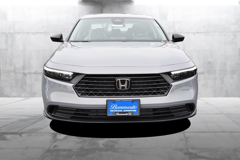 Honda Accord Sedan Vehicle Full-screen Gallery Image 4