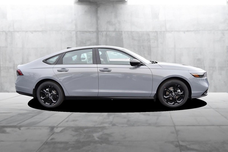 Honda Accord Sedan Vehicle Full-screen Gallery Image 5