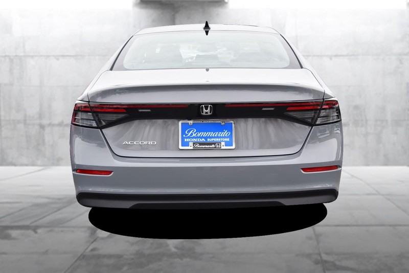 Honda Accord Sedan Vehicle Full-screen Gallery Image 6