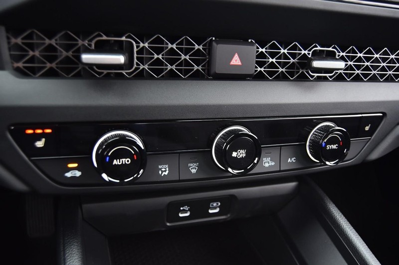 Honda Accord Sedan Vehicle Full-screen Gallery Image 14