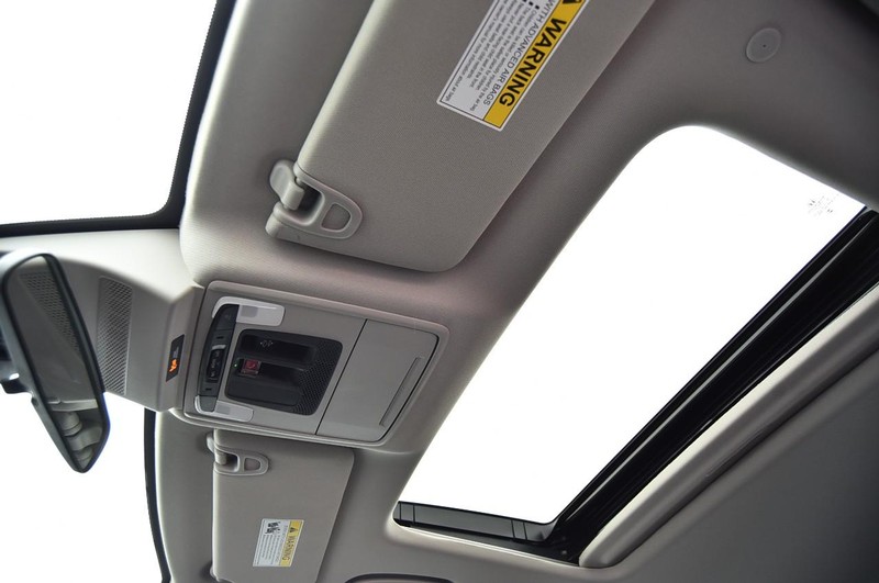 Honda Accord Sedan Vehicle Full-screen Gallery Image 21