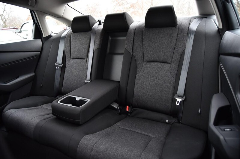 Honda Accord Sedan Vehicle Full-screen Gallery Image 22