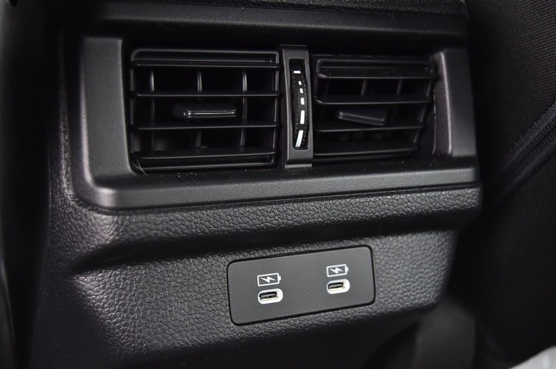 Honda Accord Sedan Vehicle Full-screen Gallery Image 23