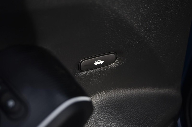 Honda Civic Sedan Hybrid Vehicle Full-screen Gallery Image 9