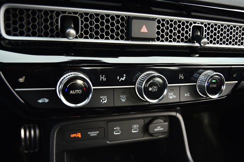 Honda Civic Sedan Hybrid Vehicle Full-screen Gallery Image 16