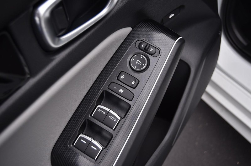 Honda Civic Sedan Hybrid Vehicle Full-screen Gallery Image 8