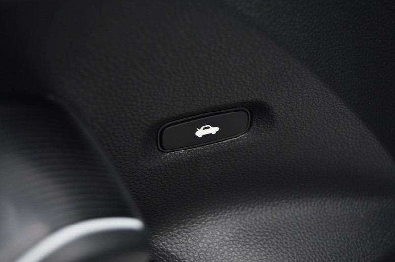 Honda Civic Sedan Hybrid Vehicle Full-screen Gallery Image 9