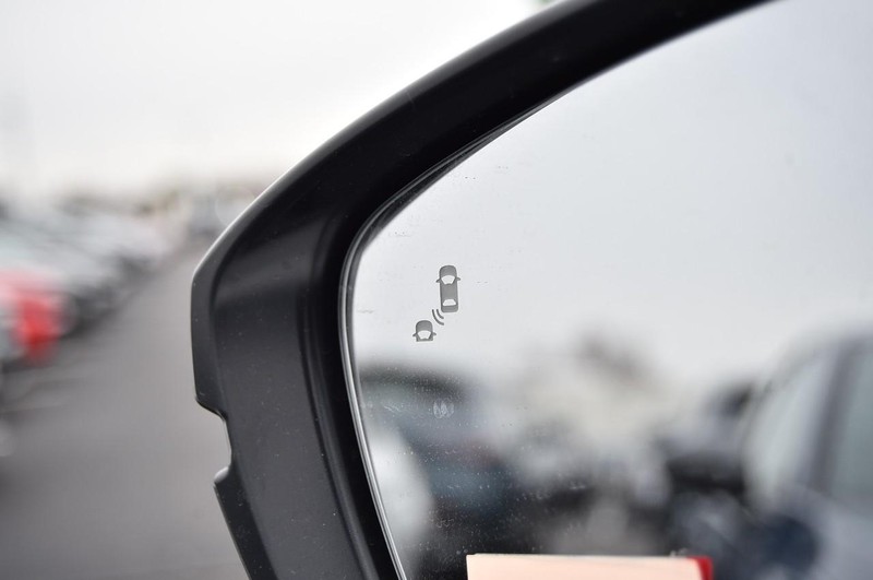 Honda Civic Sedan Hybrid Vehicle Full-screen Gallery Image 10