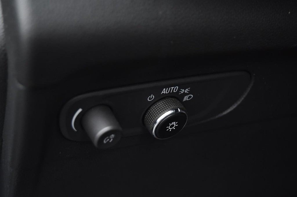 Buick Envision Vehicle Full-screen Gallery Image 10