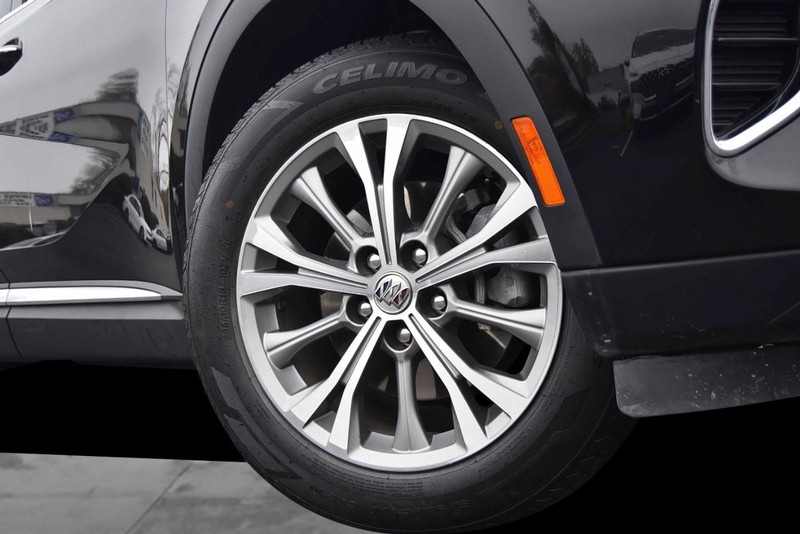 Buick Envision Vehicle Full-screen Gallery Image 3