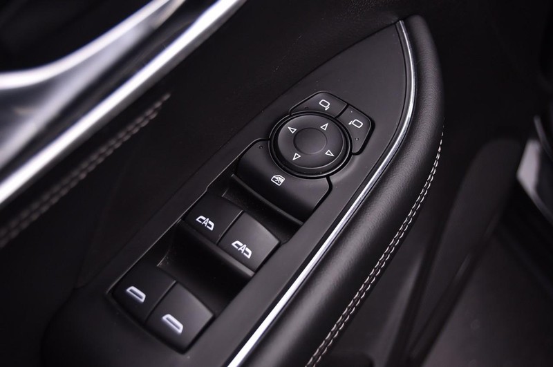 Buick Envision Vehicle Full-screen Gallery Image 8