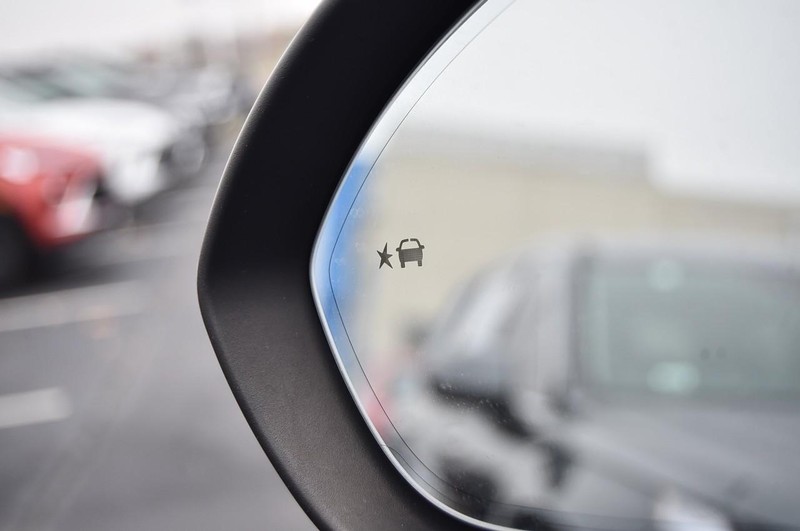 Buick Envision Vehicle Full-screen Gallery Image 9