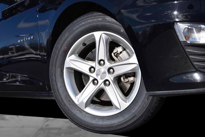 Chevrolet Malibu Vehicle Full-screen Gallery Image 03