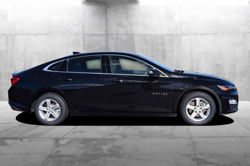 Chevrolet Malibu Vehicle Full-screen Gallery Image 05