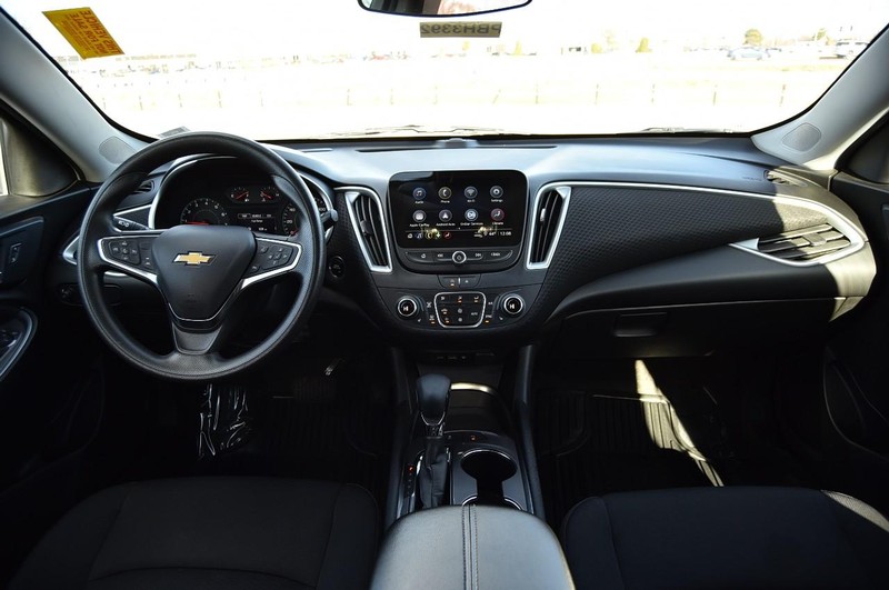 Chevrolet Malibu Vehicle Full-screen Gallery Image 07