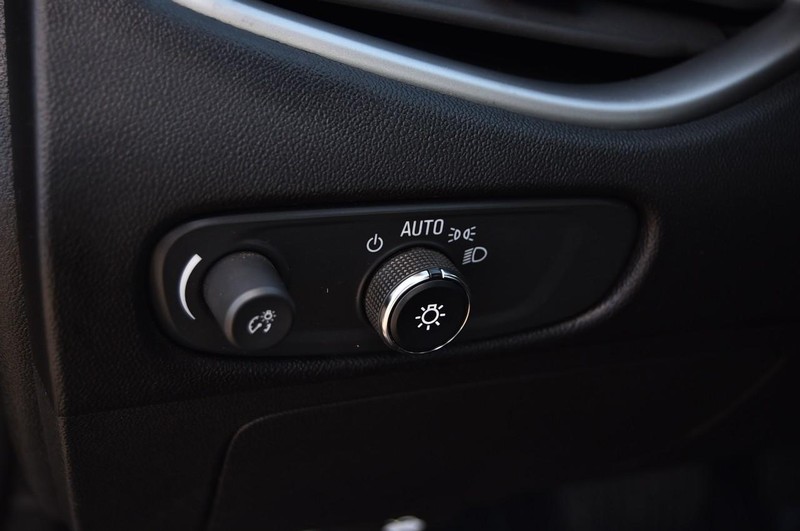 Chevrolet Malibu Vehicle Full-screen Gallery Image 09