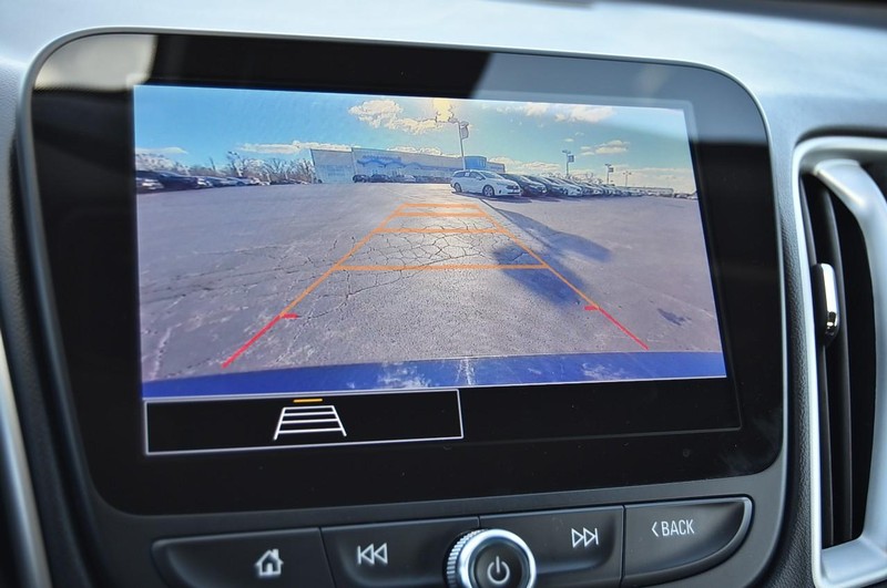 Chevrolet Malibu Vehicle Full-screen Gallery Image 11