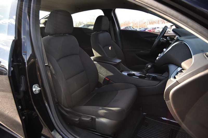 Chevrolet Malibu Vehicle Full-screen Gallery Image 18