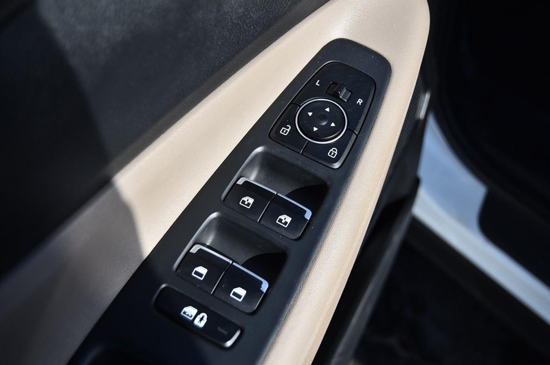 Hyundai Santa Fe Vehicle Image 08