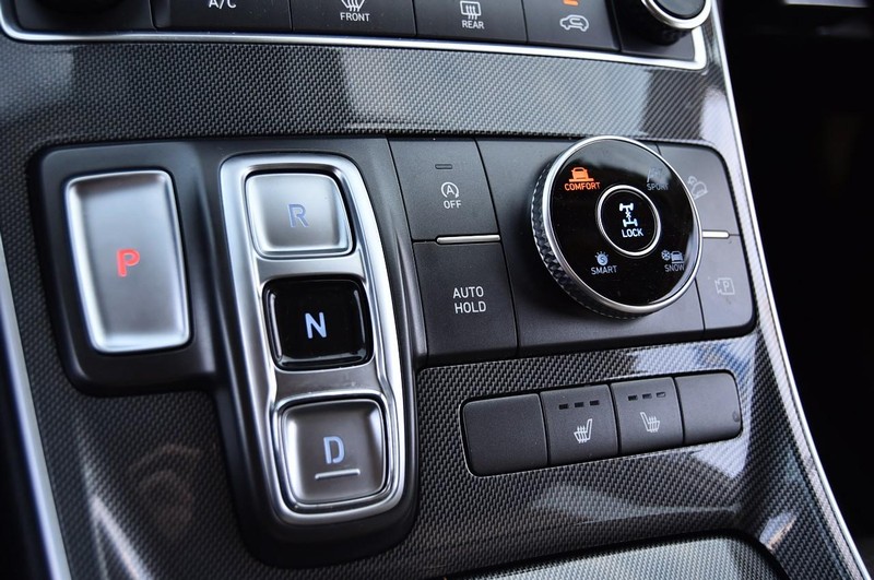 Hyundai Santa Fe Vehicle Image 15