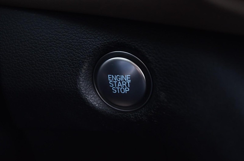 Hyundai Santa Fe Vehicle Image 16