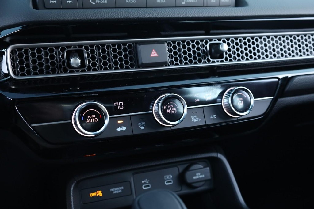 Honda Civic Hatchback Vehicle Image 13