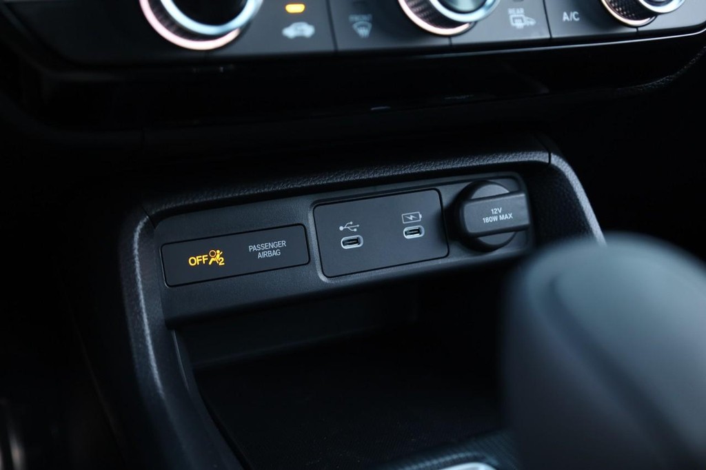 Honda Civic Hatchback Vehicle Image 14