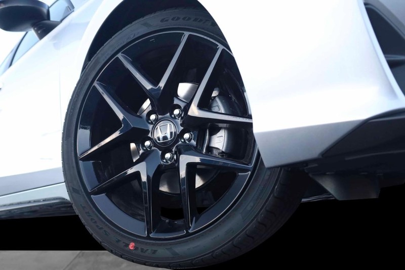 Honda Civic Hatchback Vehicle Image 03