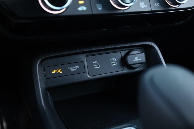 Honda Civic Hatchback Vehicle Image 14