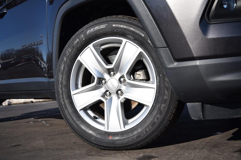 Jeep Compass Vehicle Full-screen Gallery Image 3