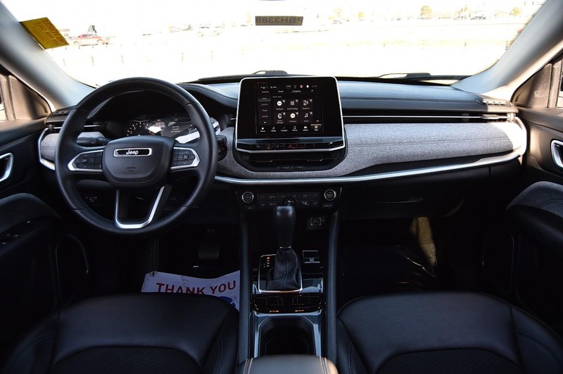 Jeep Compass Vehicle Full-screen Gallery Image 7