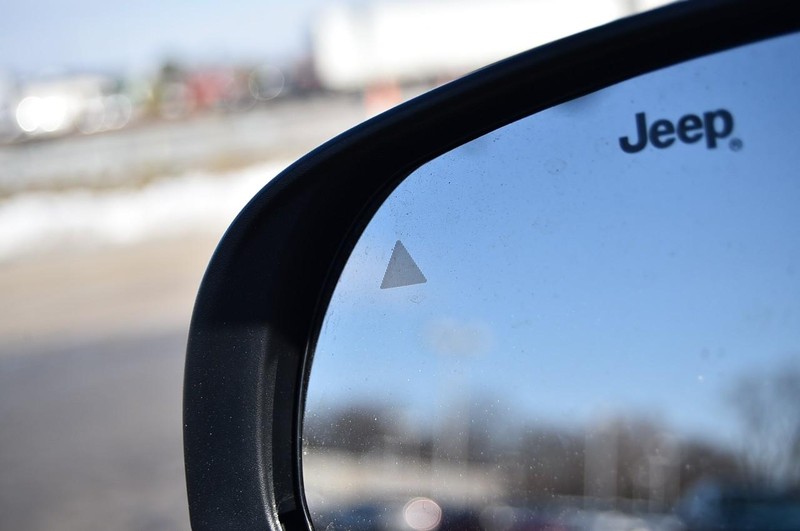 Jeep Compass Vehicle Full-screen Gallery Image 10