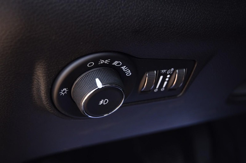 Jeep Compass Vehicle Full-screen Gallery Image 11