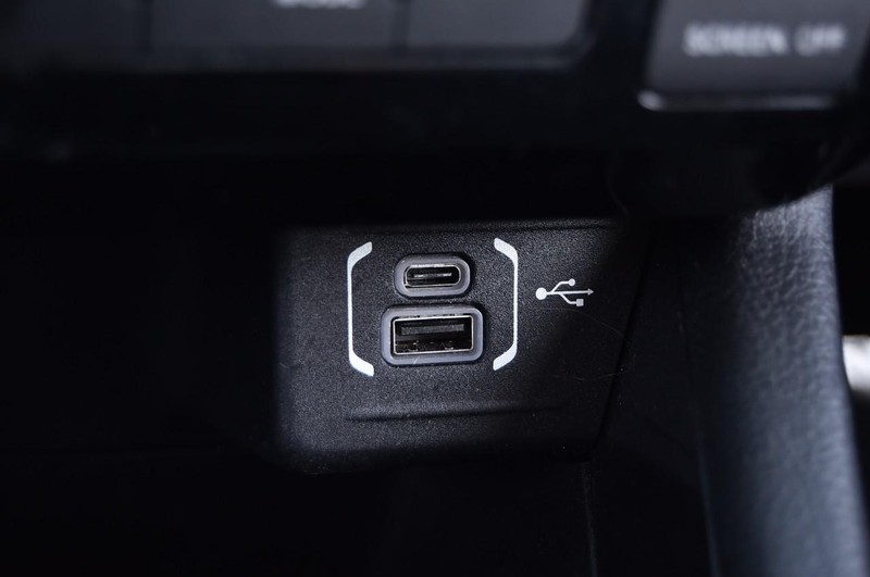 Jeep Compass Vehicle Full-screen Gallery Image 17