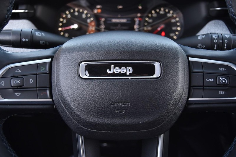 Jeep Compass Vehicle Full-screen Gallery Image 19