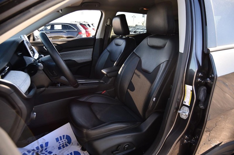 Jeep Compass Vehicle Full-screen Gallery Image 20