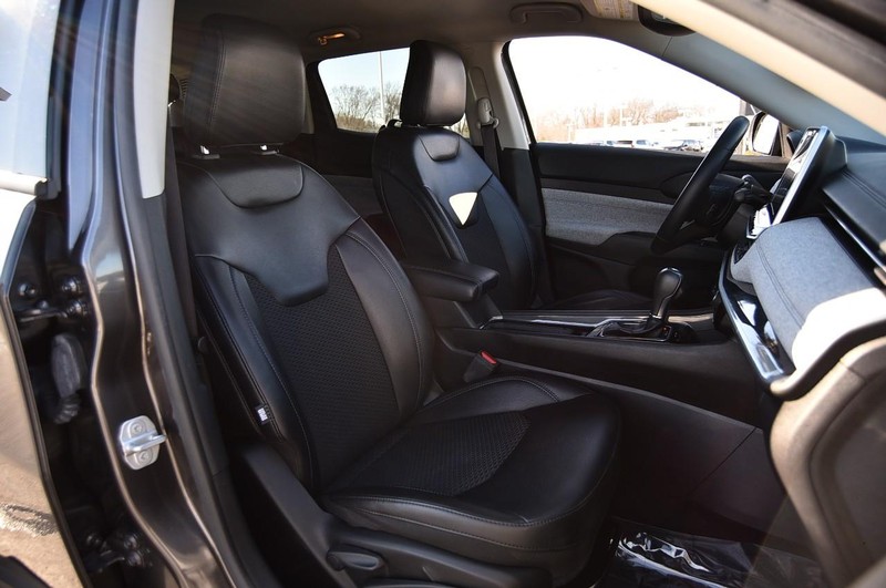 Jeep Compass Vehicle Full-screen Gallery Image 21