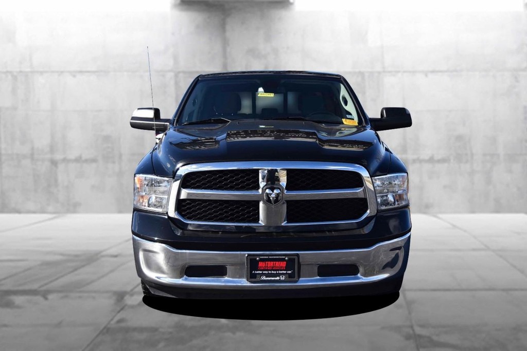 Ram 1500 Classic Vehicle Full-screen Gallery Image 4
