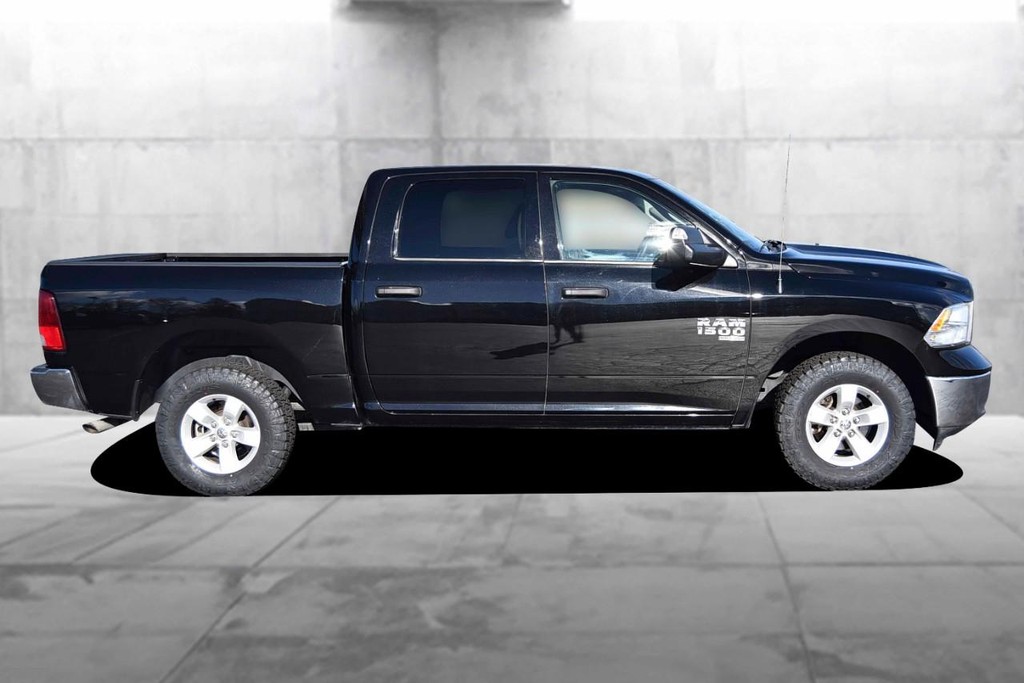 Ram 1500 Classic Vehicle Full-screen Gallery Image 5