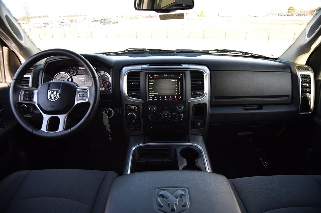 Ram 1500 Classic Vehicle Full-screen Gallery Image 8