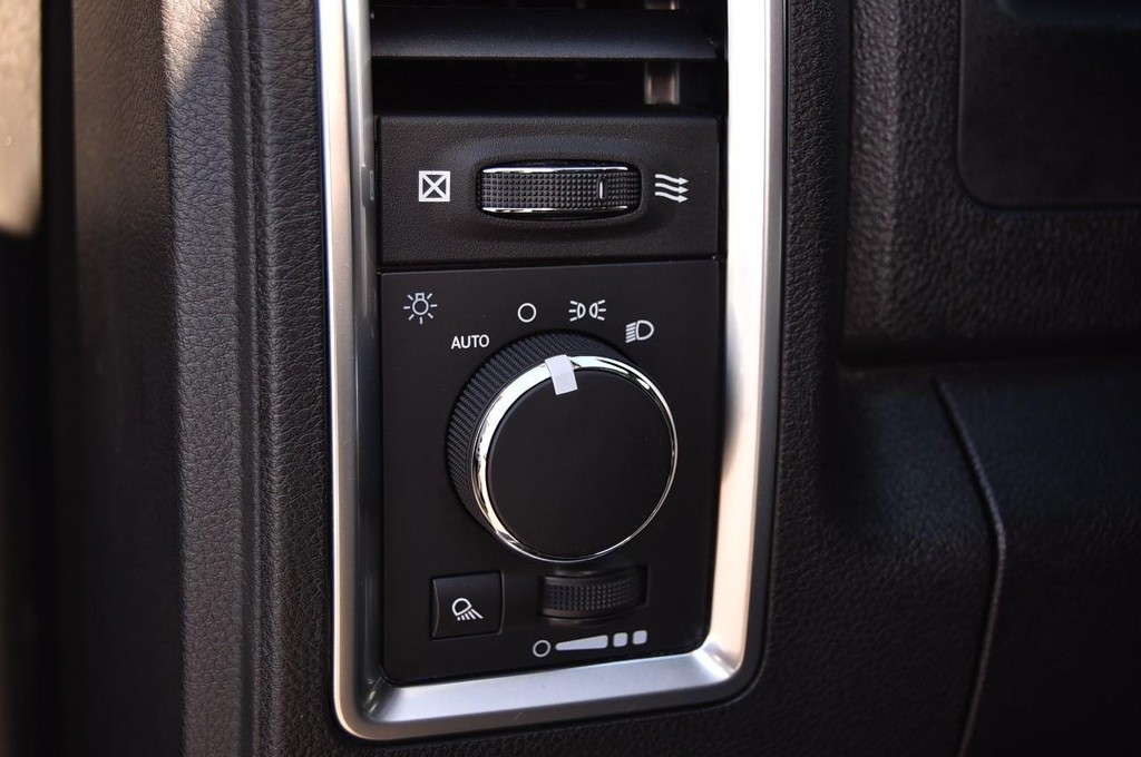 Ram 1500 Classic Vehicle Full-screen Gallery Image 11